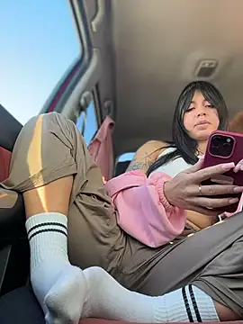 JulliaVegas - 2 fingers in pussy
