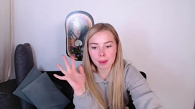 Sofiaa_here - anal plug in the ass