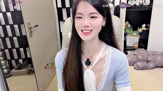 Yueyue-MM - 狗狗侧趴半脱内裤把PP打成粉红色 20下