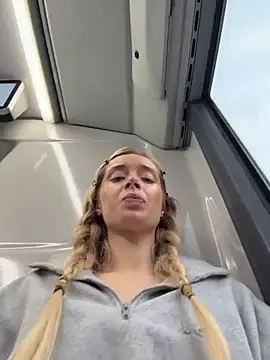 PollyLolly - Flash naked boobs on the BUS