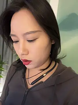 Eliza-E - 全裸5分钟