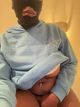MlleDiorr - Twerk +doigt anus🍆💦🍑