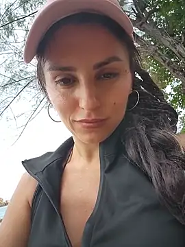 Izabella_Bella - Topless outdoor 3 min risky