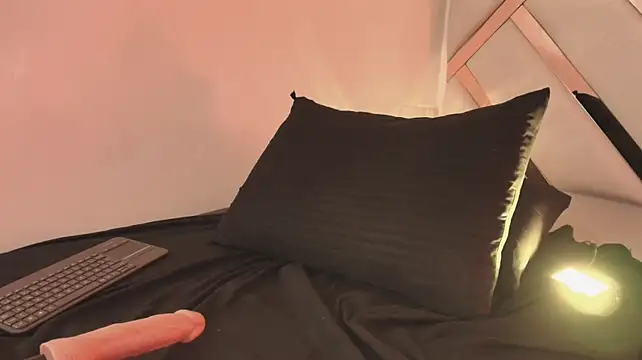 Mia_Pembroke_ - Fuck me with the machine, 5-minute sessi