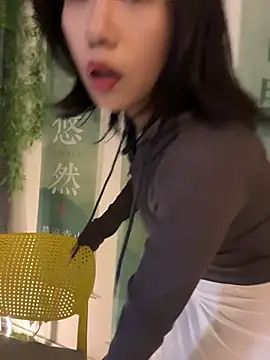 Eliza-E - 全裸5分钟