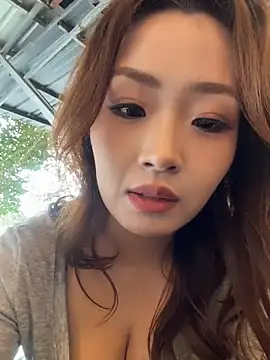 Yomi009 - 景区户外茶馆足交假鸡巴😳