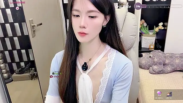 Yueyue-MM - 狗狗侧趴半脱内裤把PP打成粉红色 20下