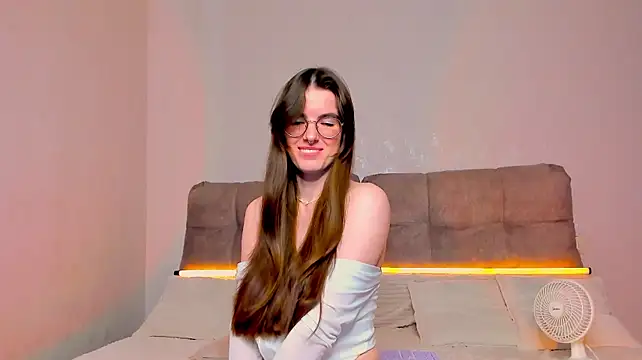 AriellaTesk - ❤️squeeze my boobs close to cam❤️