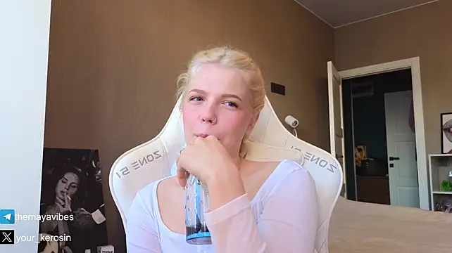 Maya_NextDoor - Sloppy Blowjob