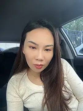 Yioyio-666 - 仿真精液摸胸诱惑2分钟