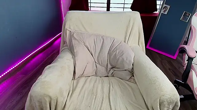 GlowingBlondie - Spread pussy