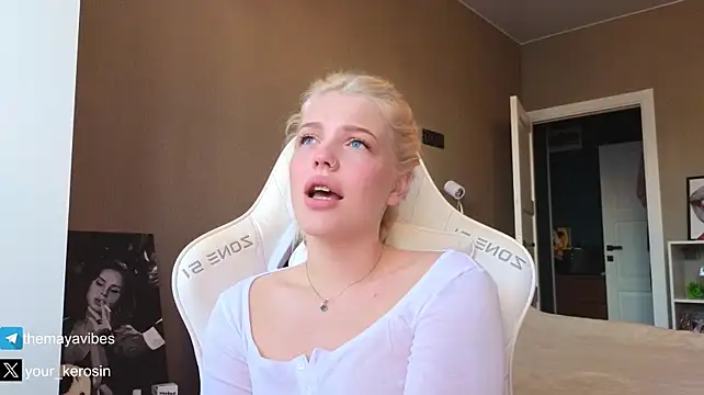 Maya_NextDoor - Sloppy Blowjob