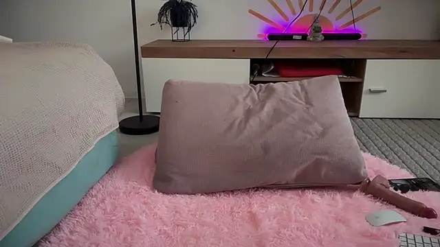 MoonieBlu - Ride dildo in my ass