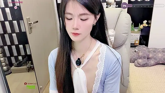 Yueyue-MM - 狗狗侧趴半脱内裤把PP打成粉红色 20下