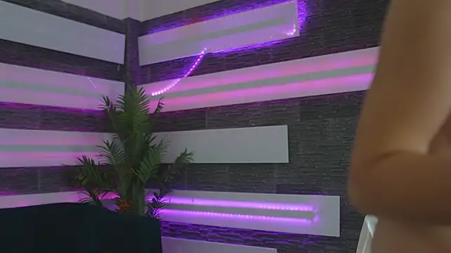 SassyIvana - Vibe me till my pussy burstss <3