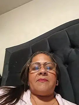Angie_milf50 - Mover nalgas