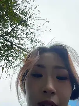 Yomi009 - 景区户外茶馆足交假鸡巴😳