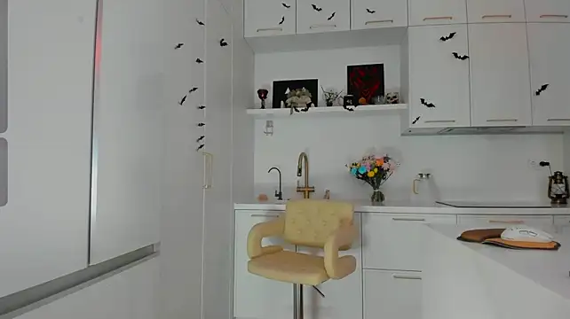 Crystalnut - Naked for the rest of the stream