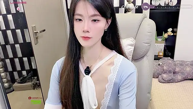 Yueyue-MM - 狗狗侧趴半脱内裤把PP打成粉红色 20下