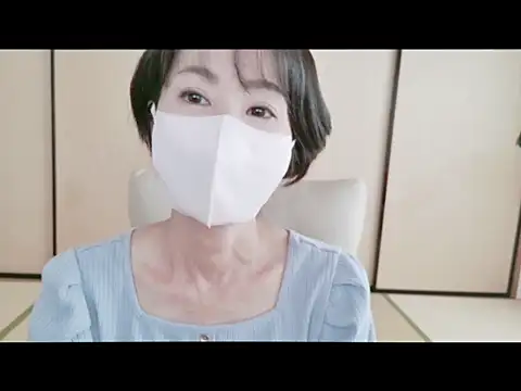 XxArisaxx - 上着を脱いで谷間アップ💖