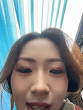 Yomi009 - 景区户外茶馆足交假鸡巴😳