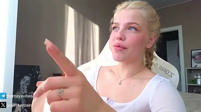 Maya_NextDoor - Sloppy Blowjob