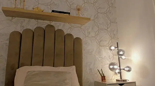 Zafiro22_ - Show boobs+saliva 😏