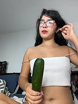 Dani_bela - Cucumber in my pussy/Pepino en la vagins