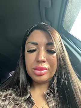 RuslanaXX - Squirt in pablick peope go close
