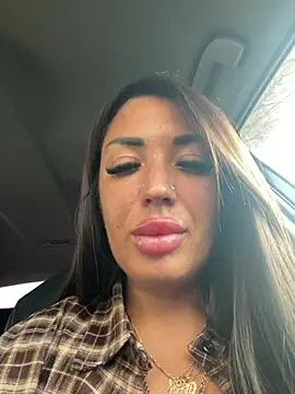 RuslanaXX - Squirt in pablick peope go close