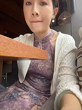 Zoe-520 - 楼梯上露乳