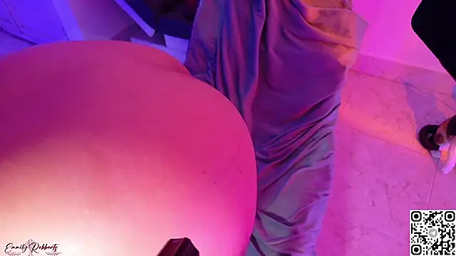 Emmi_Roberts - Off panties
