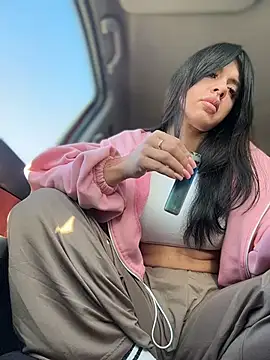 JulliaVegas - 2 fingers in pussy