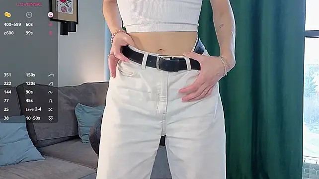 DeloiseDelemos - I run my fingers through my pants