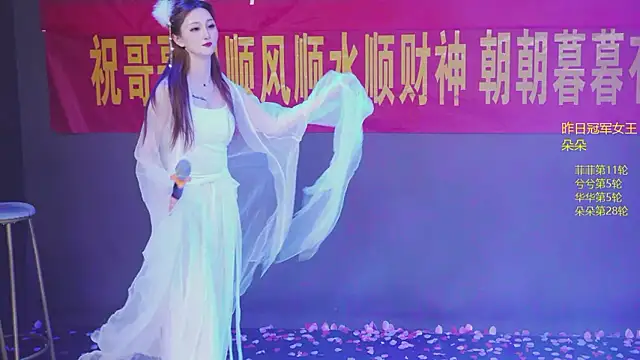 HLM-001 - 菲菲热舞第十一轮，过15轮奖励爱心三件套
