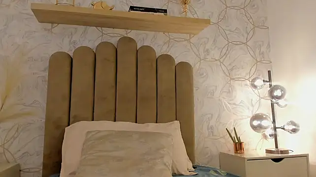 Zafiro22_ - Show boobs+saliva 😏
