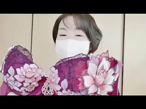 XxArisaxx - 上着を脱いで谷間アップ💖