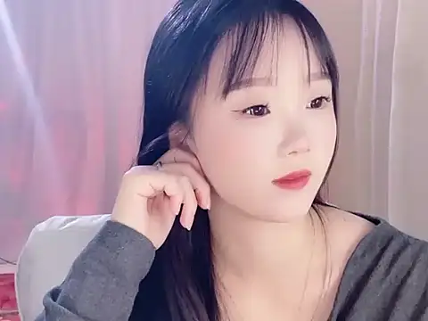 Yiyi88888 - 新人直播 多多支持