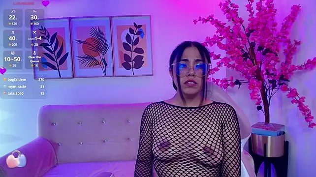 Sara_strawberry - play with my breasts and oil