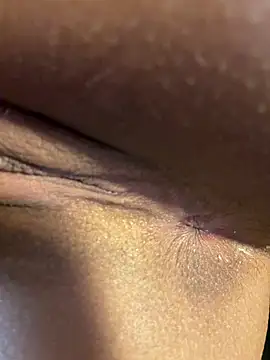 Lilybeeth - Masturbates feet with dildo.