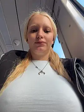 Elfi_InPublic - Squeeze tits+suck finger in bus