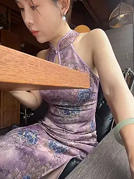 Zoe-520 - 楼梯上露乳
