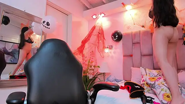 Tatianacrow - camarada sucks your dildo