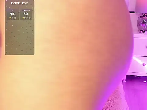 LunaRossel - DOGGY POSE + SHOW CLOSE PUSSY! 🔥