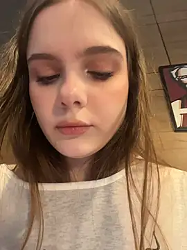 Lunabelle_ - play w my nipples risky near ppl