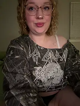 EmmieRae - Keep my pussy nice and wetttttt 🥵💦😈🥰