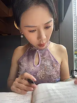 Zoe-520 - 楼梯上露乳
