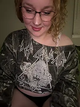 EmmieRae - Keep my pussy nice and wetttttt 🥵💦😈🥰