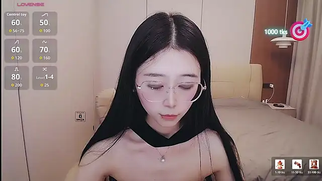 CN-xiaofei - 穿上性感套装+控制3分钟