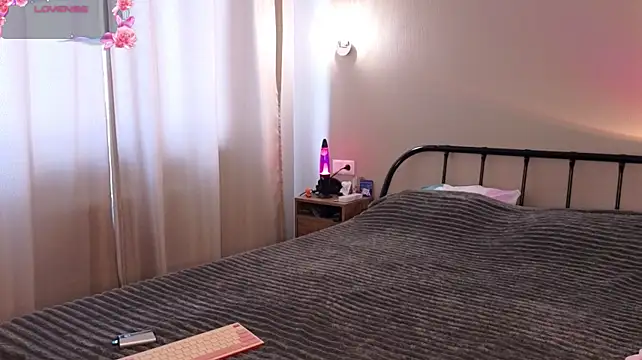 Bornsexyesterday - flash boobs